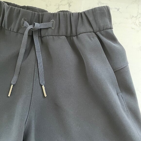 Lululemon On The Fly Short *Woven *2.5" Elasticized Waist Drawcord Black 2 NWOT - Picture 3 of 10